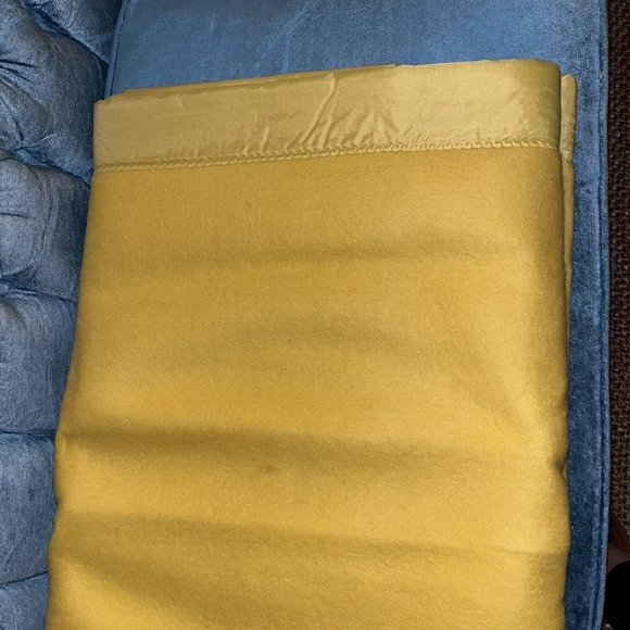VTG Gold Yellow Mustard Full Size Blanket Chatam Preowned Unused Acrylic Edged - Picture 6 of 8